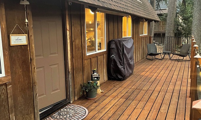Dorrington Cabin | Cabin on the Roost~Pet friendly~A-frame cabin