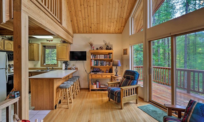 Columbia Falls Cabin | Cabin Rental on Spoon Lake near West Glacier
