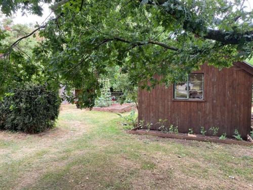Ross-on-Wye House | Cabin Sleeps 4 with Garden & Free Parking