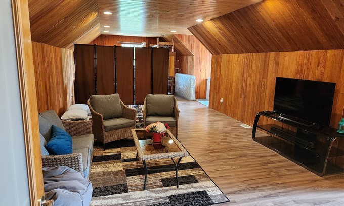 New Bothwell Apartment | Cabin Style Private Studio