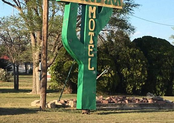 McLean Hotel | Cactus Inn
