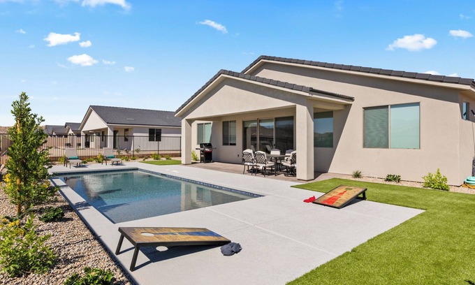 Mesquite House | Caddyshack by Mesquite Vacation Rentals in Val Vista w/pool, putting green and over $500 in complimentary daily activities!