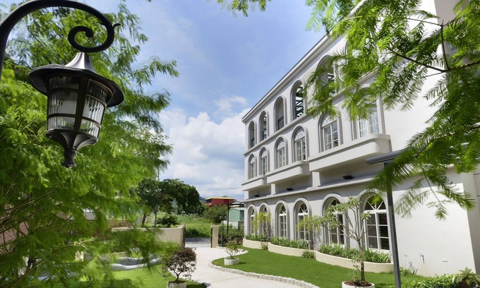 Jiji Hotel | Caffir garden hotel