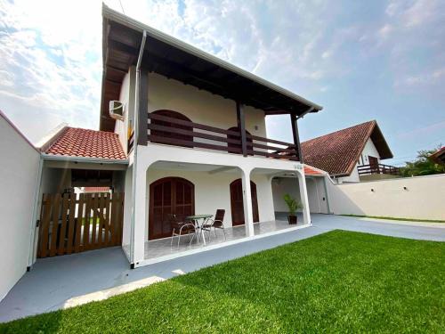 Matinhos House | Caiobá - Casa 4 quartos com AR, espaçosa e perto do mar