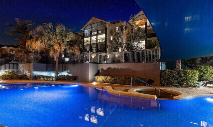 Cairns North Apartment | Cairns Esplanade 2BR Waterfront Apartment Sleeps 6