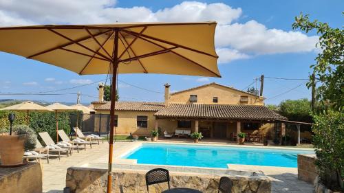 San Martin Sarroca House | Cal Colina - Karaktervol landhuis met privé zwembad