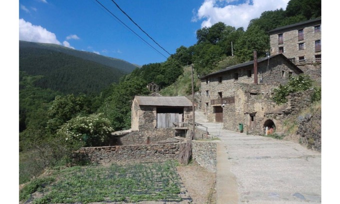Fornells de la Muntanya Cottage | Cal Pastor. Triple Room with Mountain View