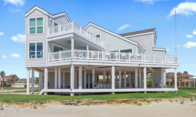 Pirates Beach House | Cala Tortuga Beachfront Elevator, Hot Tub, Great Views