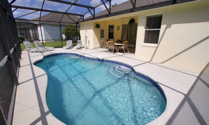 Calabay Parc Villa | Calabay - 8 guests - 4 bedrooms Pool Home with Game Room