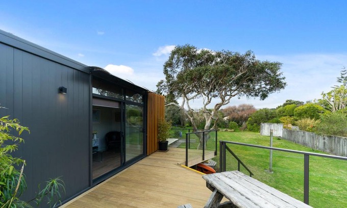 Waikanae House | Calapso Cottage - Waikanae Beach Holiday Home