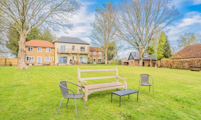 Battle House | Caldbec House - Five Bedroom House, Sleeps 10