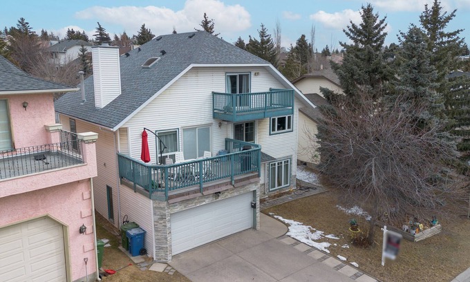 Hawkwood House | Calgary - Mountains and Ski