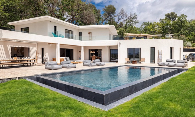 La Grand-Chile House | CALIFORNIAN VILLA IN GATED COMMUNITY