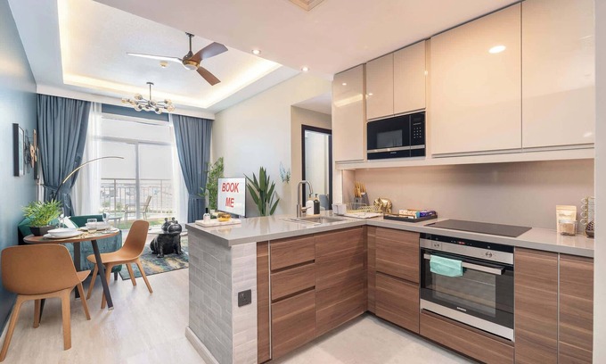 Dubai Apartment | Calm 1-Bedroom With Relaxing Balcony Atmosphere in Liwan