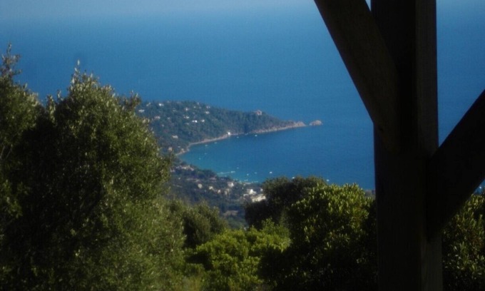 Le Lavandou House | Calm and nature above the Mediterranean