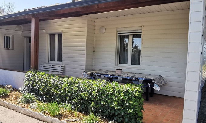 LʼAiguillon-sur-Mer House | Calm house with AC, WIFI, garden and view of the Lay