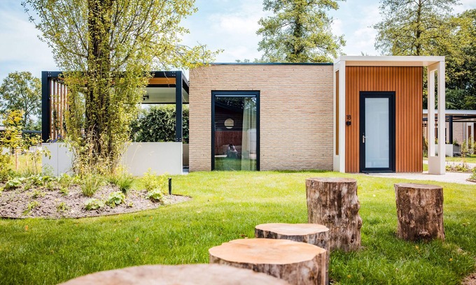 Voorthuizen House | Calming Hideaway in Veluwe