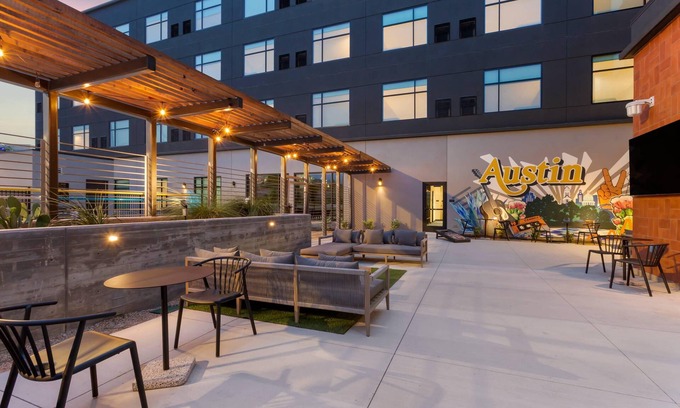Montopolis Hotel | Cambria Hotel Austin Airport