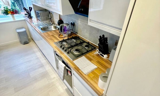 Cambridge Apartment | Cambridge Cozy 2 Bedroom Apartment 5 Sleep