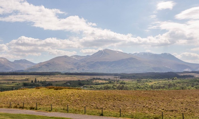 Torlundy Cottage | CAMISKY STEADING, pet friendly, with open fire in Fort William