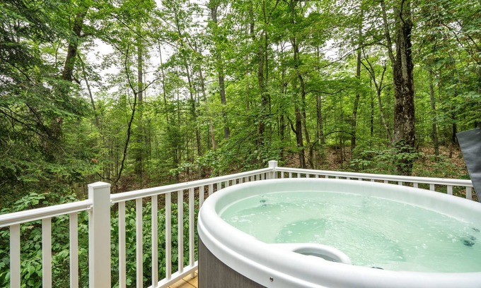 Center Conway House | Camp Conway | Hot Tub | A-Frame | Foliage Cabin