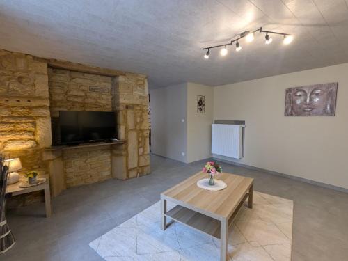 Han-les-Juvigny House | Campagne, confort moderne : Grand appartement rénové pour 8 pers. avec terrasse et jardin spacieux - FR-1-585-135