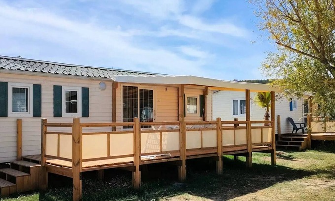 Saint-Mitre-les-Remparts House | Camping Félix de la bastide * - TEXAS. ECO 8 people