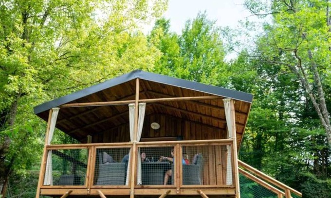 Collonges-la-Rouge House | Camping 3 étoiles proche Dordogne - eeiici