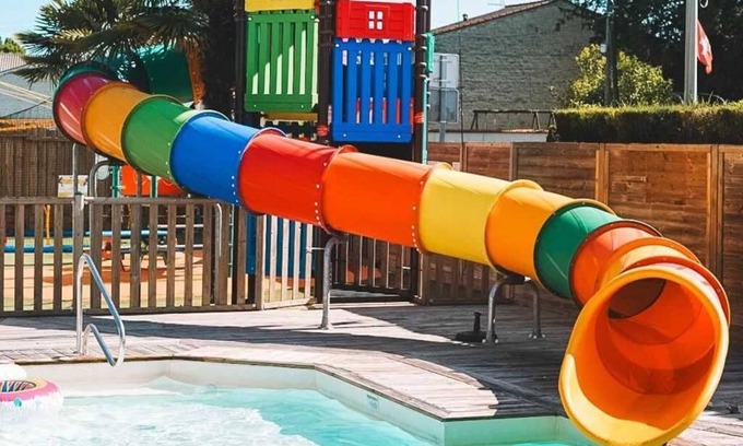 Surgeres House | Camping 3 étoiles - Parc aquatique - ccbbbdi