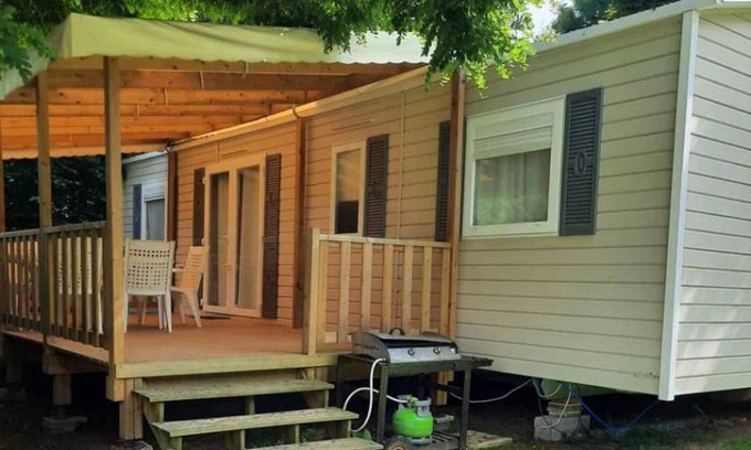 Secondigny House | Camping 4 étoiles - Piscine - ccbahh0