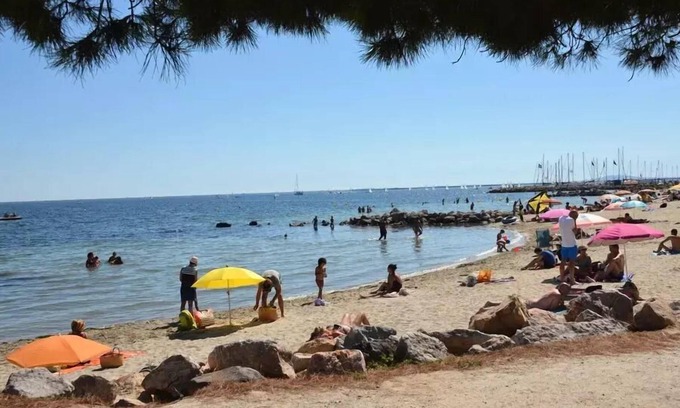 Meze House | Camping Beau Rivage* - Mobil home Espace Classic 4 rooms 6 people Air-conditioned