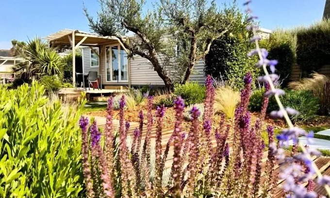 Brignogan-Plage House | Camping La Côte des Légendes * - Aromatic garden cottage - 3 bedrooms - 2 bathrooms 6 people