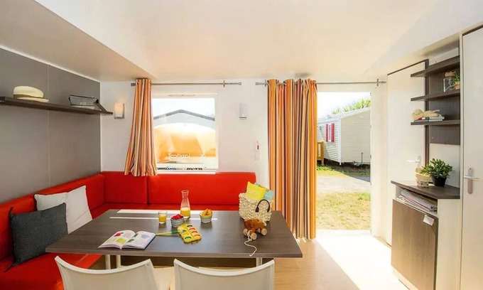 Sommieres House | Camping Le Domaine de Massereau* - Classic 4-room mobile home for 6 people, air-conditioned + TV