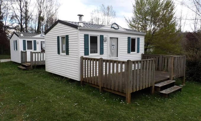 Thiviers House | Camping Le Repaire * - Small 2 bedroom mobile home - uncovered wooden terrace - 20m² (R14 -R15 - R21 + 038) 4 people