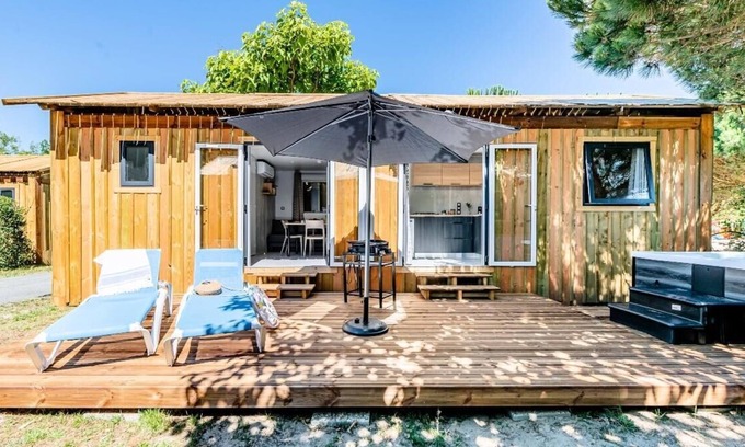 Soulac-sur-Mer House | Camping maeva Respire Domaine Les Carrelets de Soulac ***** - Luxury Cabin 4 Rooms 6 People Jacuzzi + Air Conditioning + TV