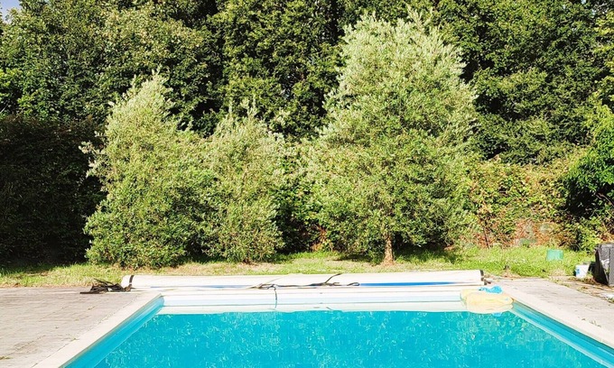 Motreff RV Rental | Camping Vieilles Charrues ptt-dj shuttle, swimming pool included. 5min from carhaix