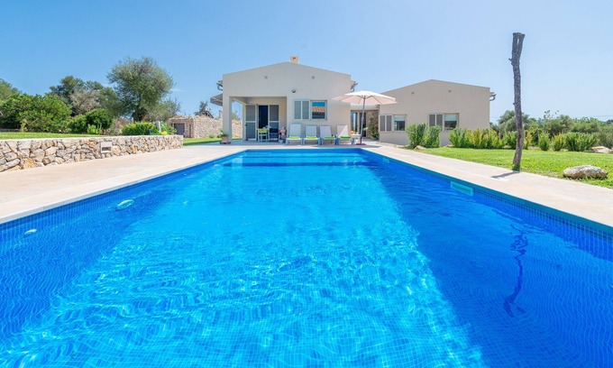 Arta Villa | CAN COLOMER FERRAGUT - Modern villa with private pool in the countryside. Free WiFi.