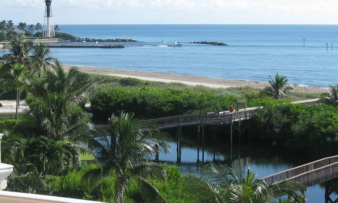 Pompano Beach Hotel | Canada House Beach Club Resort