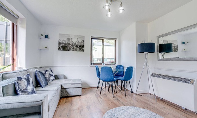 Rotherhithe Apartment | Canada Water 2-Beds, Sleeps 6, WiFi, Free Parking