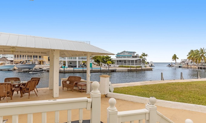 Cross Key Waterways House | Canal Front Gem W/Private Dock, PS4, Free WiFi, & Expansive Balcony W/Views