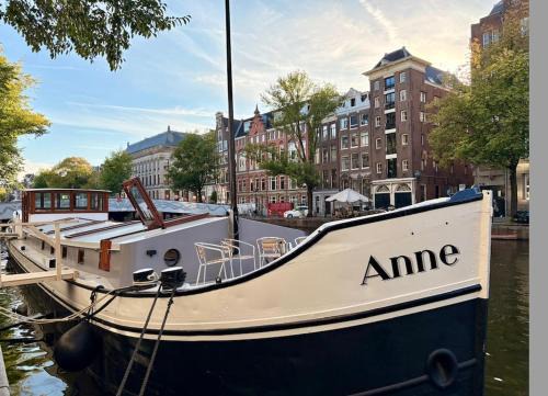 Binnenstad Apartment | Canal Suite on Houseboat