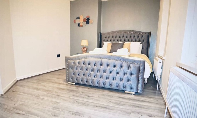Island Gardens House | Canary Wharf · High Spec 3 Bedroom House with Parking