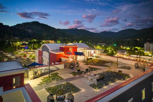 Asheville Hotel | Candlewood Suites - Asheville Downtown by IHG