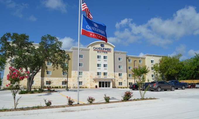 North San Antonio - SAT Hotel | Candlewood Suites San Antonio Airport by IHG