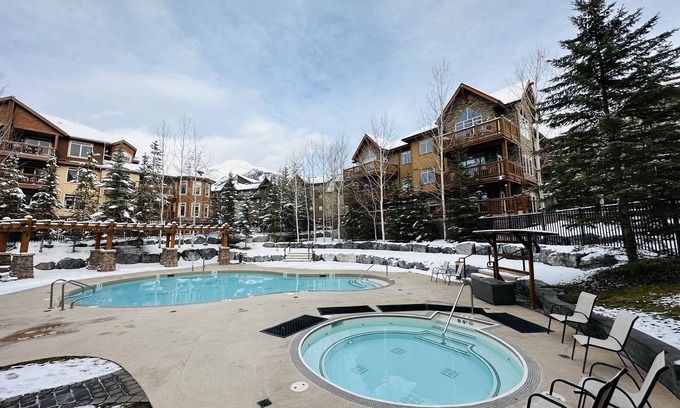 Canmore Resort | Canmore Mountain Retreat - Heated Pool & Hot-tub