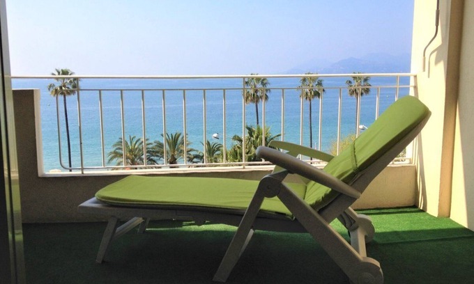 Le Suquet Apartment | CANNES APARTMENT FACING THE SEA