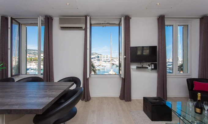 Le Suquet Apartment | CANNES CENTER, IDEAL CONGRESS, HOLIDAYS, MODERN APARTMENT FACING THE OLD PORT