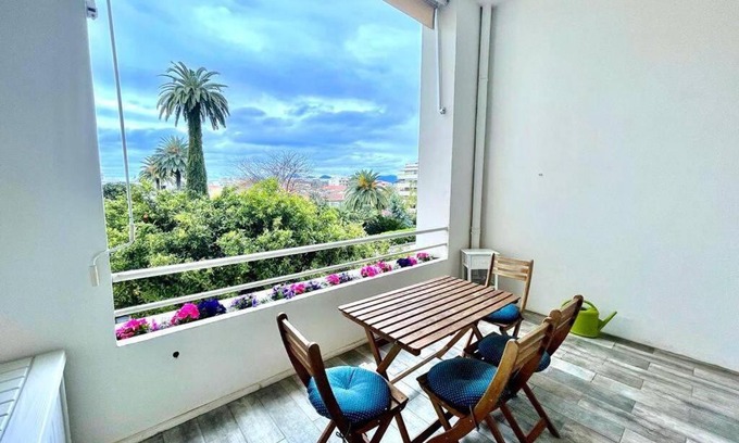 California - Pezou Apartment | Cannes Le Gallia