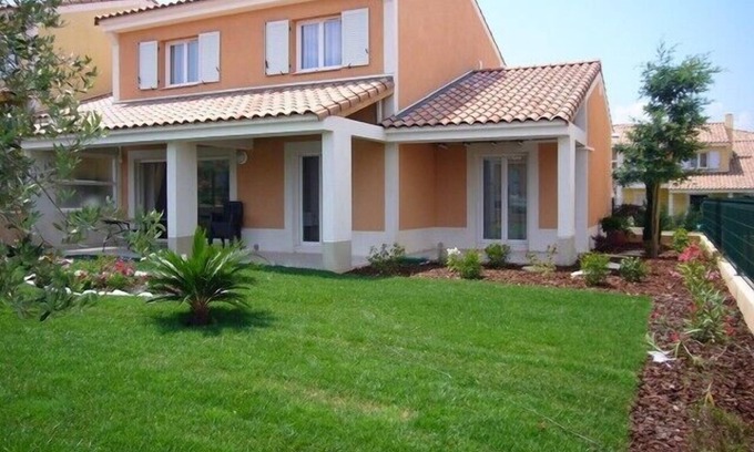 Le Suquet Villa | Cannes luxury villa 4 BR 4 bath WiFi AC Close to sea & centre Pool calm & secure