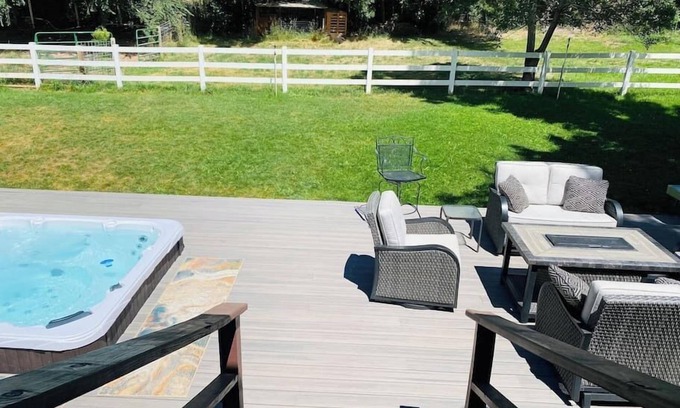 Glenwood Springs House | Canyon Creek Retreat - Pets, Game-Room, Hot Tub, Room-to-Roam